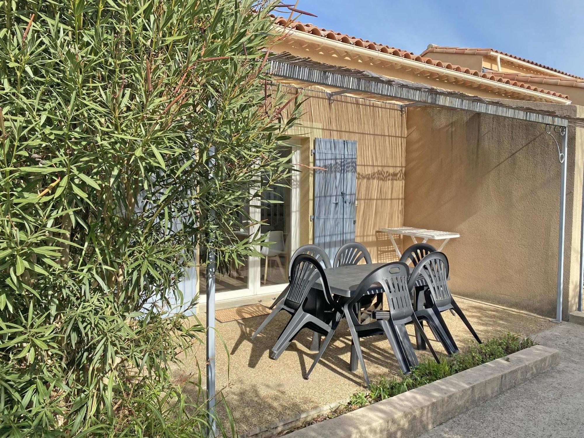 Gîte de charme entièrement rénové avec piscine collective dans Résidence Vacances en plein cœur des Alpilles, dans le village de Mouriès, à deux pas des commerces. LS1-362 ESTIAVO Esterno foto