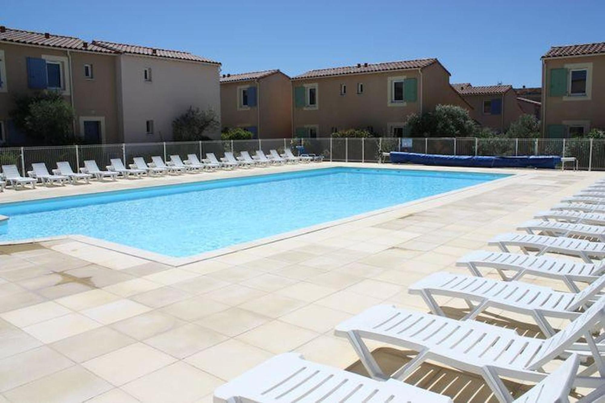 Gîte de charme entièrement rénové avec piscine collective dans Résidence Vacances en plein cœur des Alpilles, dans le village de Mouriès, à deux pas des commerces. LS1-362 ESTIAVO Esterno foto