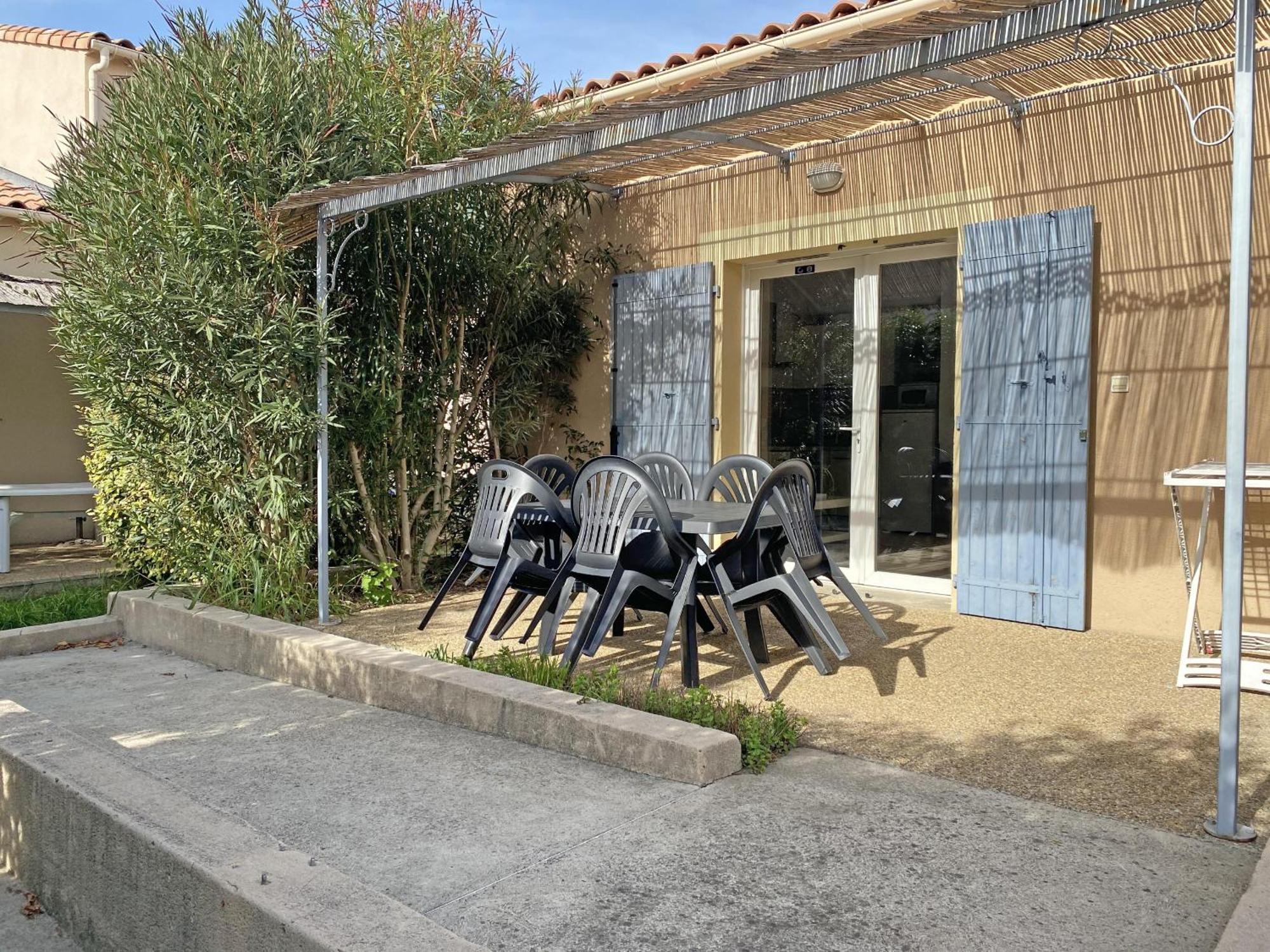 Gîte de charme entièrement rénové avec piscine collective dans Résidence Vacances en plein cœur des Alpilles, dans le village de Mouriès, à deux pas des commerces. LS1-362 ESTIAVO Esterno foto