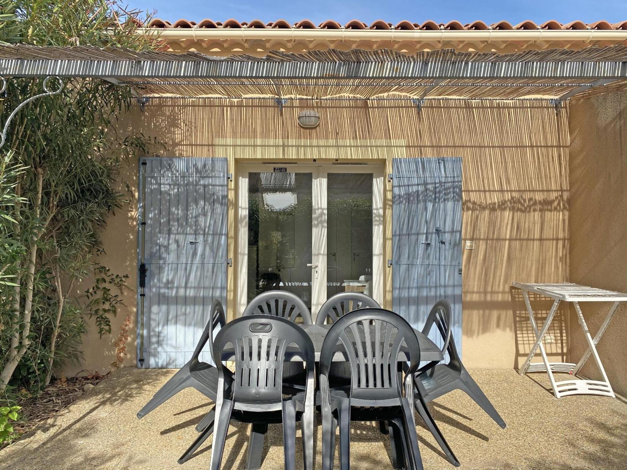 Gîte de charme entièrement rénové avec piscine collective dans Résidence Vacances en plein cœur des Alpilles, dans le village de Mouriès, à deux pas des commerces. LS1-362 ESTIAVO Esterno foto