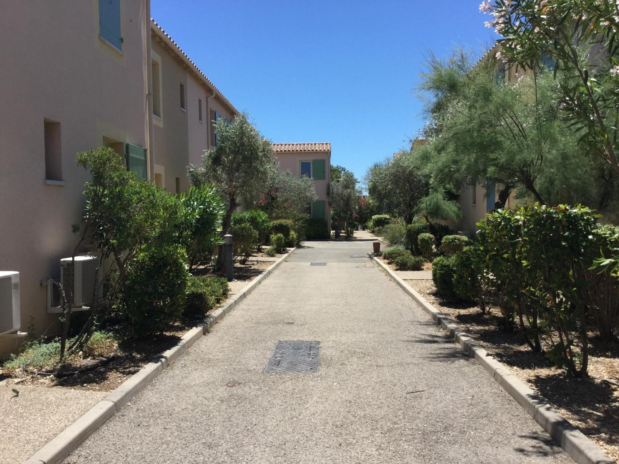 Gîte de charme entièrement rénové avec piscine collective dans Résidence Vacances en plein cœur des Alpilles, dans le village de Mouriès, à deux pas des commerces. LS1-362 ESTIAVO Esterno foto